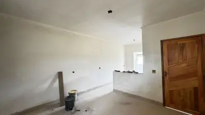 Casa - Térrea com 2 quartos (sendo 01 suite(s)) a 4,00 metros praia.