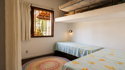 Casa - Térrea com Edícula com 3 quartos (sendo 1 suite(s)) a 73,00 metros praia.