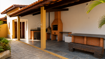 Casa - Térrea com Edícula com 3 quartos (sendo 1 suite(s)) a 73,00 metros praia.