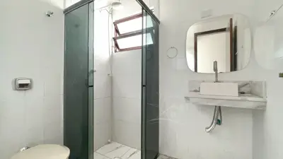 Casa - Térrea com 3 quartos (sendo 1 suite(s)) a 900,00 metros praia.