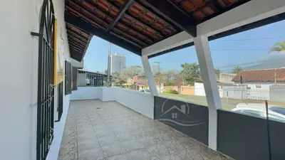 Casa - Térrea com 3 quartos (sendo 1 suite(s)) a 900,00 metros praia.
