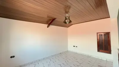 Casa - Térrea com 3 quartos (sendo 1 suite(s)) a 900,00 metros praia.