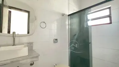Casa - Térrea com 3 quartos (sendo 1 suite(s)) a 900,00 metros praia.