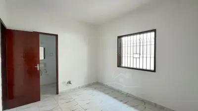 Casa - Térrea com 3 quartos (sendo 1 suite(s)) a 900,00 metros praia.