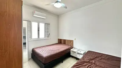Casa - Térrea com piscina com 3 quartos (sendo 1 suite(s)) a 250,00 metros praia.