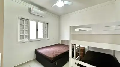 Casa - Térrea com piscina com 3 quartos (sendo 1 suite(s)) a 250,00 metros praia.