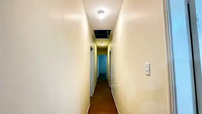 Casa - Térrea com Edícula com 5 quartos (sendo 4 suite(s)) a 600,00 metros praia.