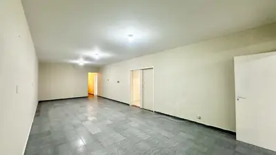 Casa - Térrea com Edícula com 5 quartos (sendo 4 suite(s)) a 600,00 metros praia.