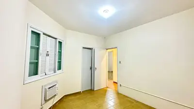 Casa - Térrea com Edícula com 5 quartos (sendo 4 suite(s)) a 600,00 metros praia.