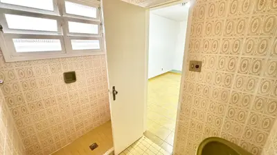Casa - Térrea com Edícula com 5 quartos (sendo 4 suite(s)) a 600,00 metros praia.