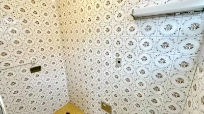 Casa - Térrea com Edícula com 5 quartos (sendo 4 suite(s)) a 600,00 metros praia.