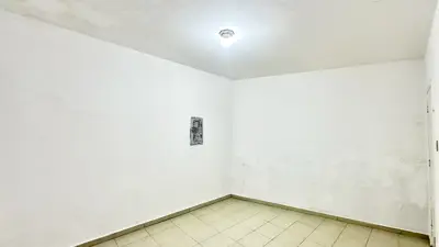 Casa - Térrea com Edícula com 5 quartos (sendo 4 suite(s)) a 600,00 metros praia.