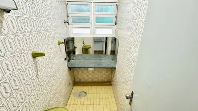 Casa - Térrea com Edícula com 5 quartos (sendo 4 suite(s)) a 600,00 metros praia.