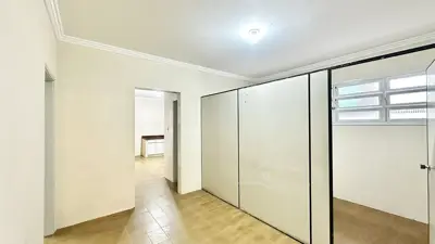 Casa - Térrea com Edícula com 5 quartos (sendo 4 suite(s)) a 600,00 metros praia.