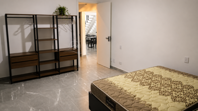 Casa - Sobrado Novo com 4 quartos (sendo 1 suite(s)) a 1200,00 metros praia.
