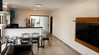 Casa - Sobrado Novo com 4 quartos (sendo 1 suite(s)) a 1200,00 metros praia.