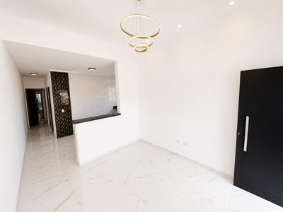 Casa - Térrea com piscina com 2 quartos (sendo 1 suite(s)) a 300,00 metros praia.