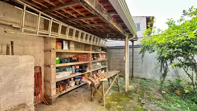 Casa - Sobrado com 3 quartos (sendo 1 suite(s)) a 1400,00 metros praia.