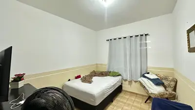 Casa - Sobrado com 3 quartos (sendo 1 suite(s)) a 1400,00 metros praia.