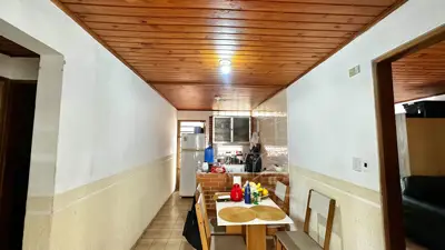 Casa - Sobrado com 3 quartos (sendo 1 suite(s)) a 1400,00 metros praia.