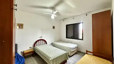 Casa - Sobrado com 3 quartos (sendo 1 suite(s)) a 1400,00 metros praia.