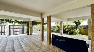 Casa - Sobrado com 3 quartos (sendo 1 suite(s)) a 1400,00 metros praia.