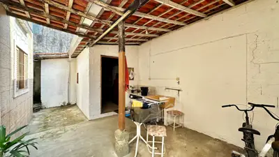 Casa - Sobrado com 3 quartos (sendo 1 suite(s)) a 1400,00 metros praia.