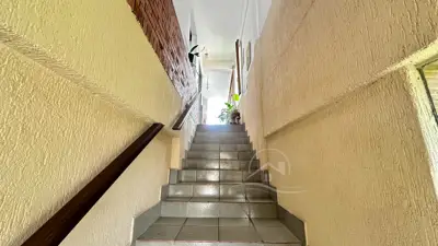 Casa - Sobrado com 3 quartos (sendo 1 suite(s)) a 1400,00 metros praia.