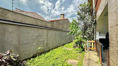 Casa - Sobrado com 3 quartos (sendo 1 suite(s)) a 1400,00 metros praia.