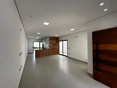 Casa - Sobrado Novo com 3 quartos (sendo 3 suite(s)) a 900,00 metros praia.