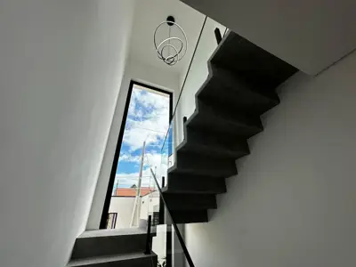 Casa - Sobrado Novo com 3 quartos (sendo 3 suite(s)) a 900,00 metros praia.