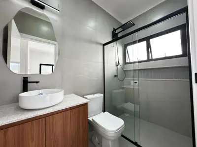 Casa - Sobrado Novo com 3 quartos (sendo 3 suite(s)) a 900,00 metros praia.