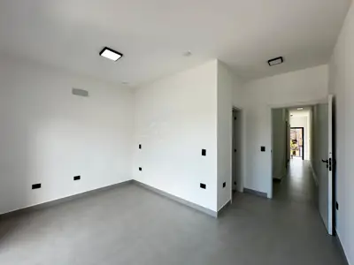 Casa - Sobrado Novo com 3 quartos (sendo 3 suite(s)) a 900,00 metros praia.