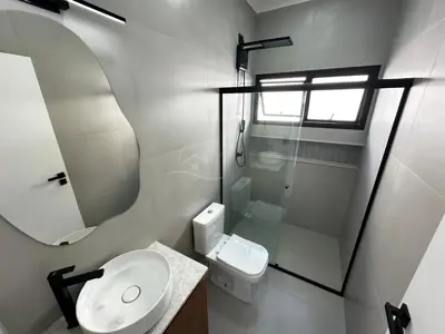 Casa - Sobrado Novo com 3 quartos (sendo 3 suite(s)) a 900,00 metros praia.