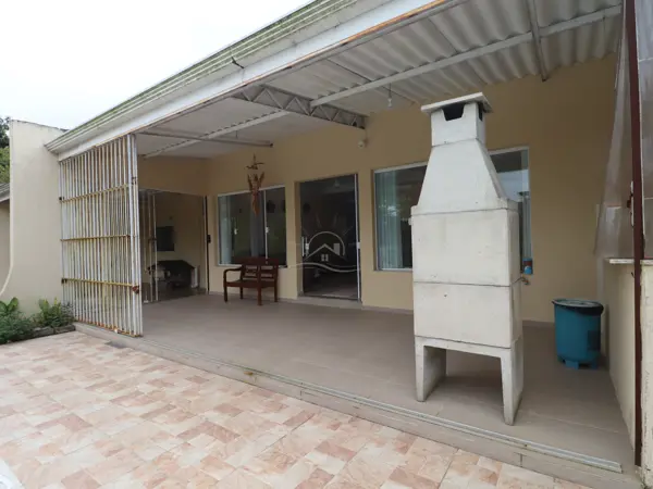 Casa - Térrea com 4 quartos  a 1500,00 metros praia.