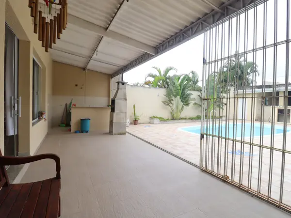 Casa - Térrea com 4 quartos  a 1500,00 metros praia.