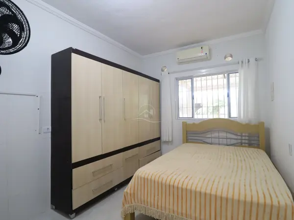 Casa - Térrea com 4 quartos  a 1500,00 metros praia.
