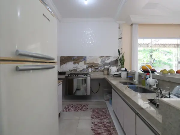 Casa - Térrea com 4 quartos  a 1500,00 metros praia.