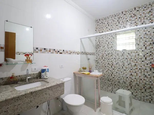 Casa - Térrea com 4 quartos  a 1500,00 metros praia.