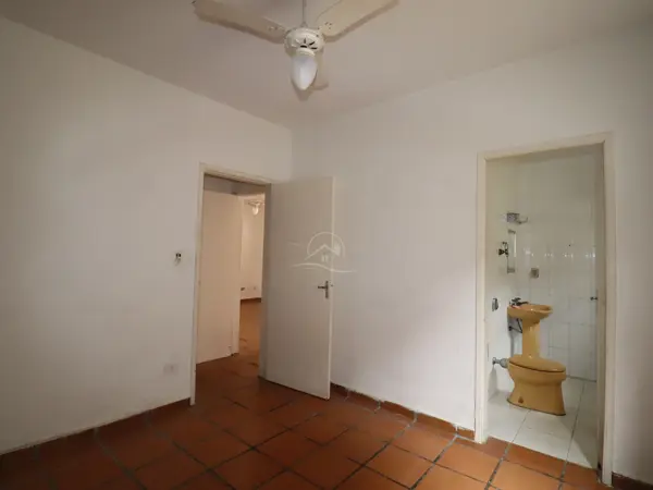 Casa - Térrea com 3 quartos (sendo 1 suite(s)) a 700,00 metros praia.