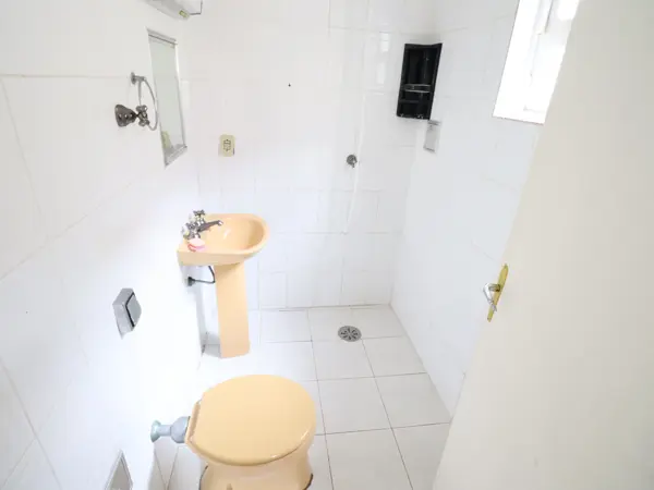 Casa - Térrea com 3 quartos (sendo 1 suite(s)) a 700,00 metros praia.