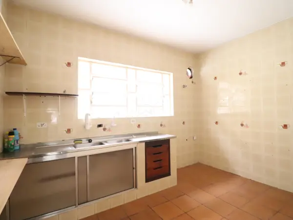 Casa - Térrea com 3 quartos (sendo 1 suite(s)) a 700,00 metros praia.
