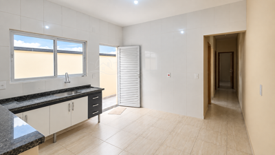 Casa - Térrea com 3 quartos (sendo 2 suite(s)) a 0,00 metros praia.