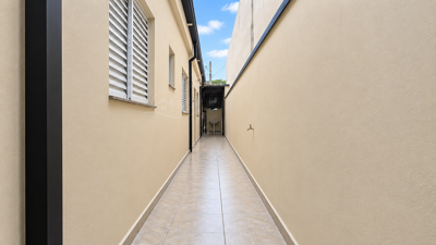 Casa - Térrea com 3 quartos (sendo 2 suite(s)) a 0,00 metros praia.