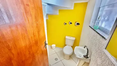 Casa - Sobrado com 3 quartos (sendo 1 suite(s)) a 1500,00 metros praia.