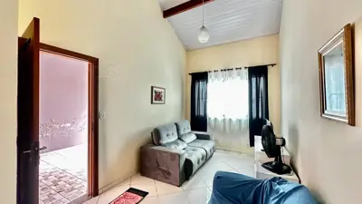Casa - Sobrado com 3 quartos (sendo 1 suite(s)) a 1500,00 metros praia.