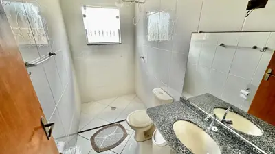 Casa - Sobrado com 3 quartos (sendo 1 suite(s)) a 1500,00 metros praia.