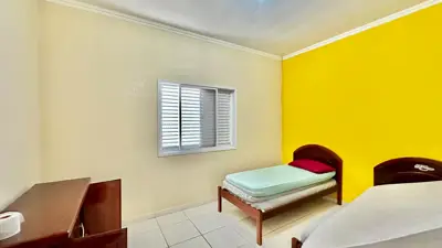 Casa - Sobrado com 3 quartos (sendo 1 suite(s)) a 1500,00 metros praia.