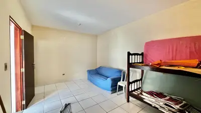 Casa - Sobrado com 3 quartos (sendo 1 suite(s)) a 1500,00 metros praia.