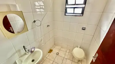 Casa - Sobrado com 3 quartos (sendo 1 suite(s)) a 1500,00 metros praia.